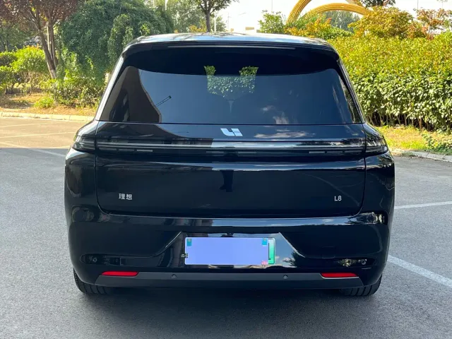 Li Auto L8 — Фото автомобиля 5