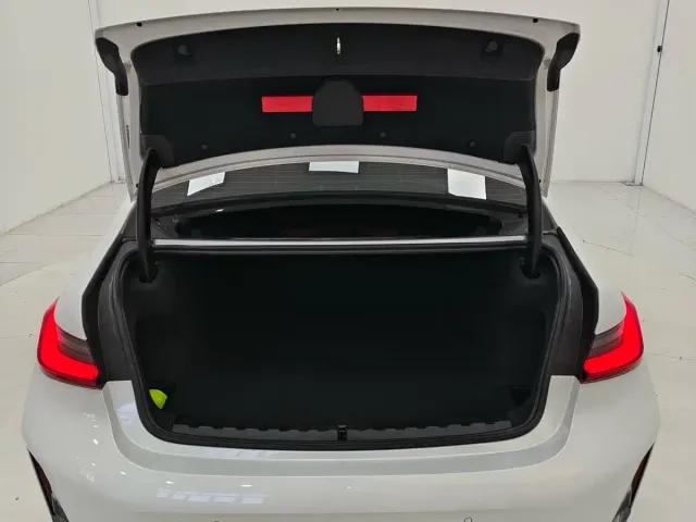 BMW 3 Series — Фото автомобиля 18