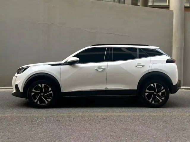 Peugeot 2008 — Фото автомобиля 3