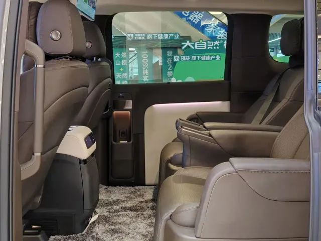 Li Auto MEGA — Фото автомобиля 13
