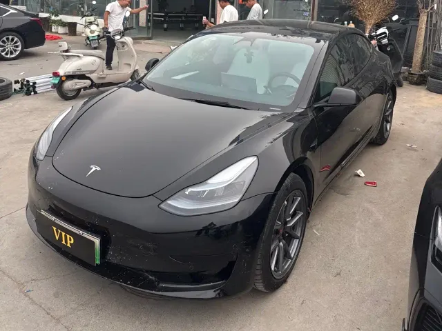 Фотография автомобиля — Tesla Model 3