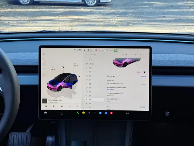 Tesla Model 3 — Фото автомобиля 17