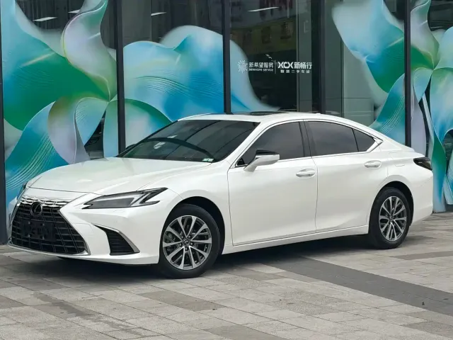 Lexus Lexus ES 2025 200 Ultimate Edition — Фото автомобиля 4