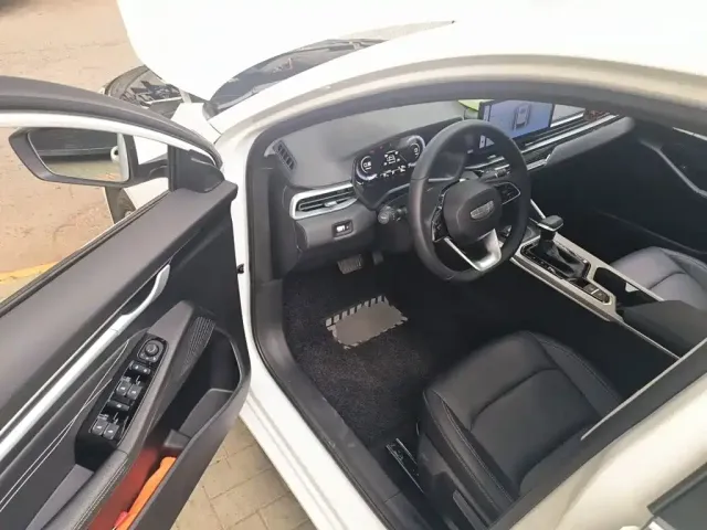 Geely Emgrand 2025 4th Gen 1.5L CVT Premium — Фото автомобиля 12