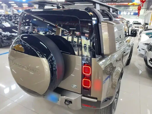Land Rover Defender — Фото автомобиля 6