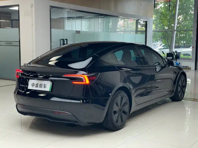 Tesla Model 3 — Фото автомобиля 26