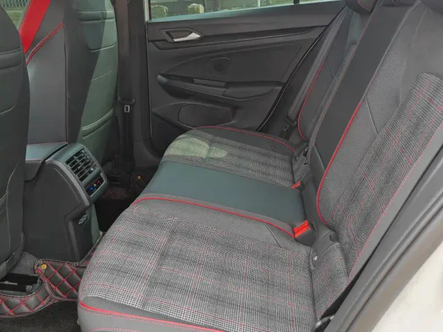 Volkswagen Golf GTI — Фото автомобиля 10
