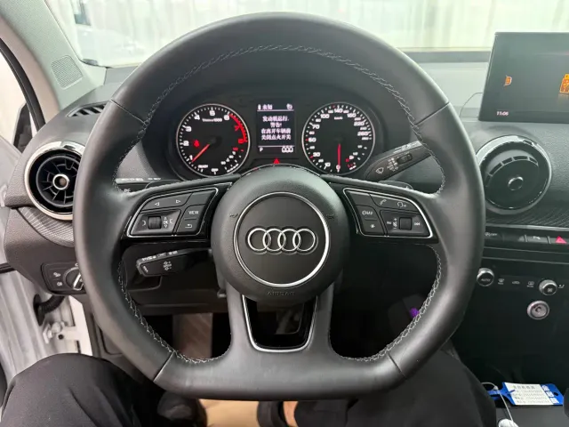 Audi Q2L — Фото автомобиля 14