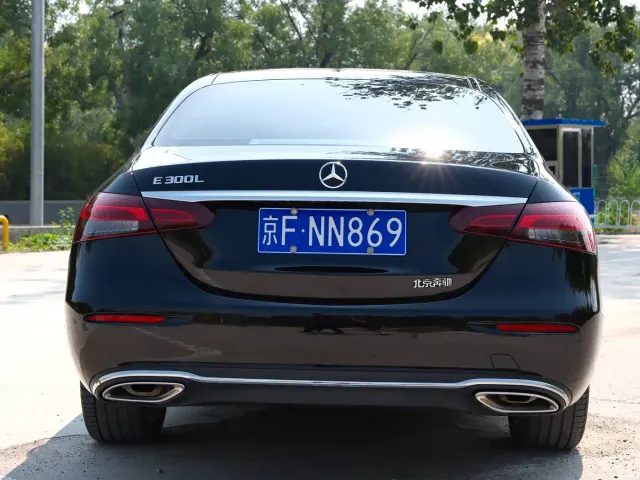 Mercedes-Benz E-Class — Фото автомобиля 4