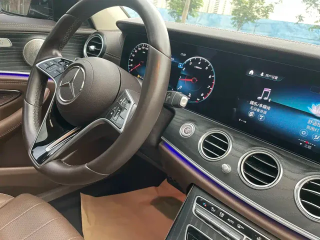 Mercedes-Benz E-Class — Фото автомобиля 5