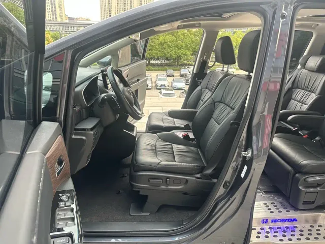 Honda Odyssey — Фото автомобиля 10