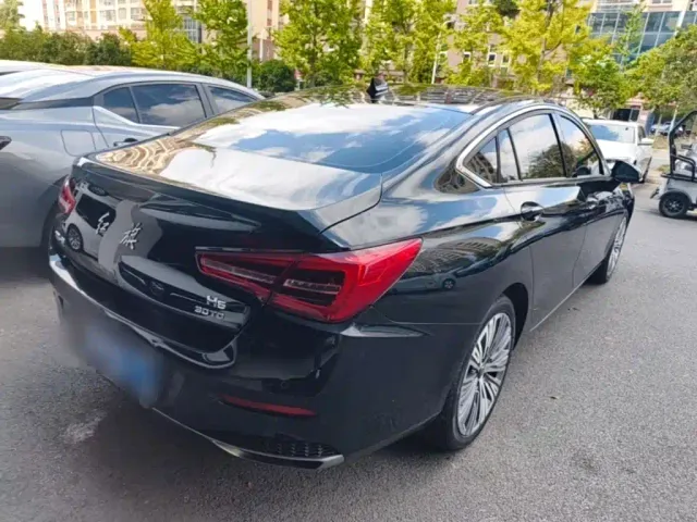 Hongqi H5 — Фото автомобиля 6