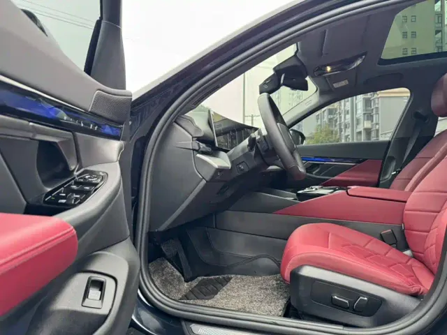 BMW 5 Series — Фото автомобиля 14