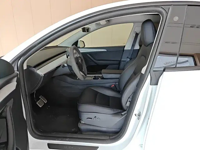 Tesla Model Y — Фото автомобиля 15