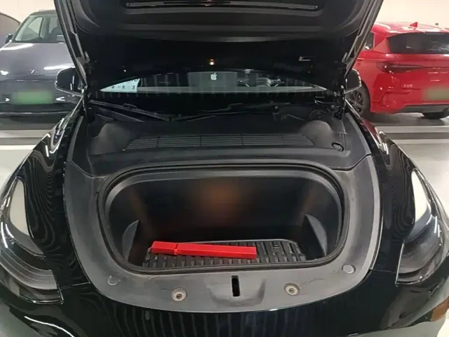Tesla Model Y — Фото автомобиля 19
