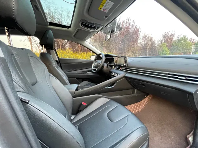 Hyundai Elantra — Фото автомобиля 10