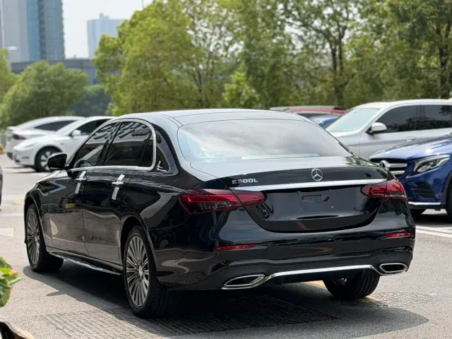 Mercedes-Benz E-Class — Фото автомобиля 13