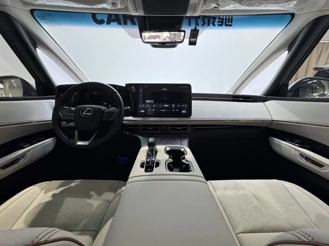 Lexus LM — Фото автомобиля 18