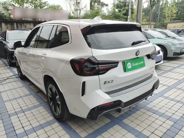 BMW iX3 — Фото автомобиля 4