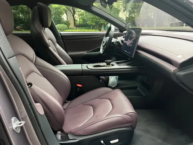 Xiaomi SU7 — Фото автомобиля 11