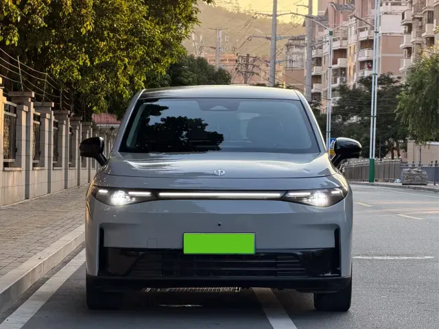 Leapmotor C10 — Фото автомобиля 2