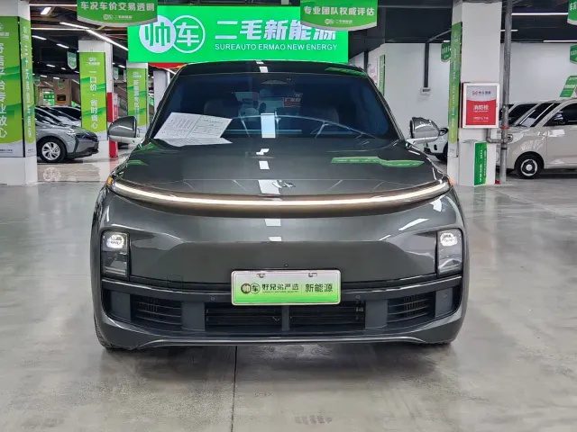 Li Auto L8 — Фото автомобиля 2