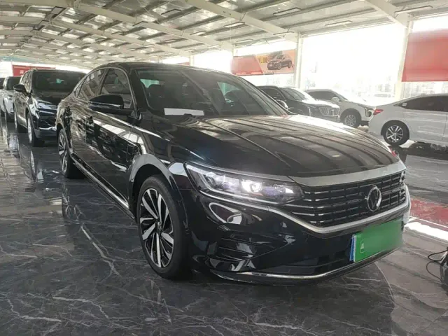 Volkswagen Passat — Фото автомобиля 3