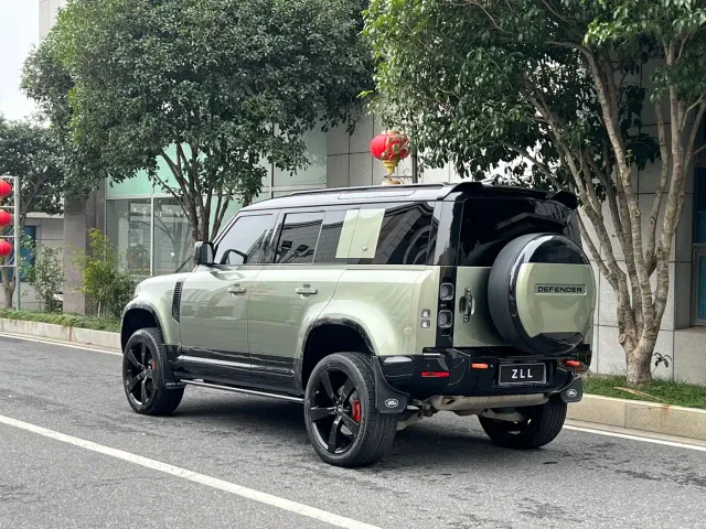 Land Rover Defender — Фото автомобиля 3