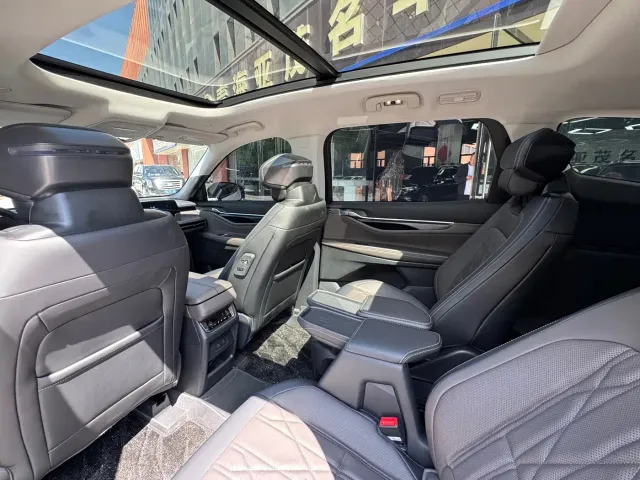 Ford Edge — Фото автомобиля 12