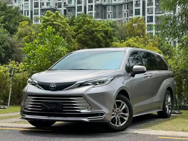 Фотография автомобиля — Toyota Sienna