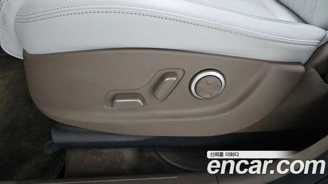 Genesis GV70 — Фото автомобиля 30