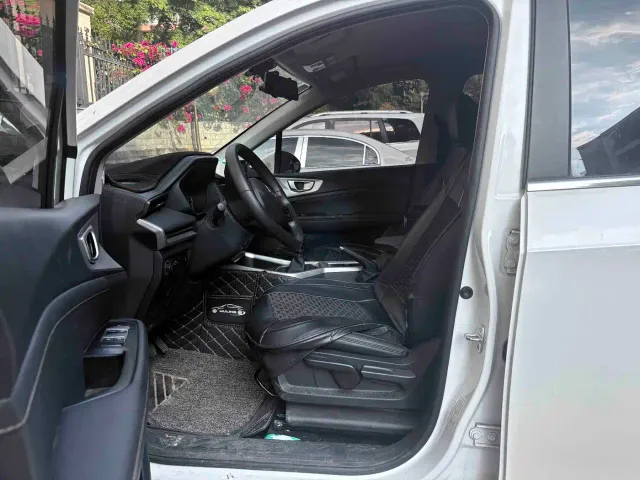 Wuling Jiachen — Фото автомобиля 4
