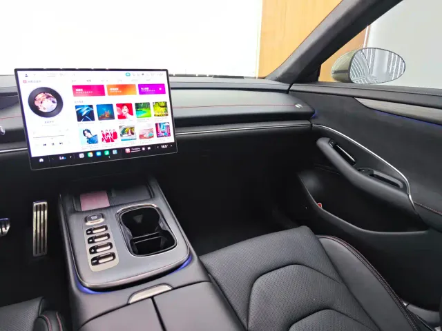Xiaomi SU7 — Фото автомобиля 12