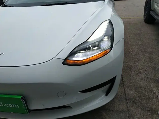 Tesla Model 3 — Фото автомобиля 23