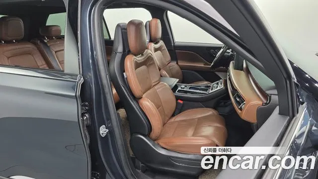 Lincoln Aviator — Фото автомобиля 17