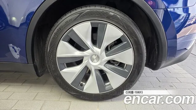 Tesla Model Y — Фото автомобиля 6