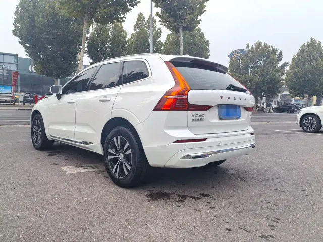 Volvo XC60 — Фото автомобиля 8
