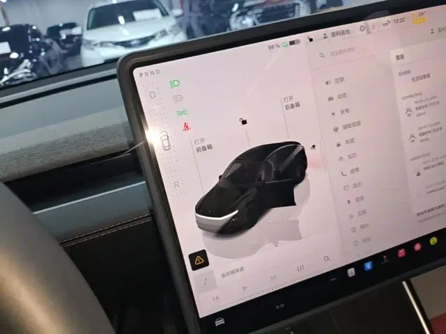 Tesla Model Y — Фото автомобиля 13