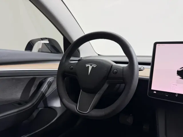Tesla Model 3 — Фото автомобиля 12