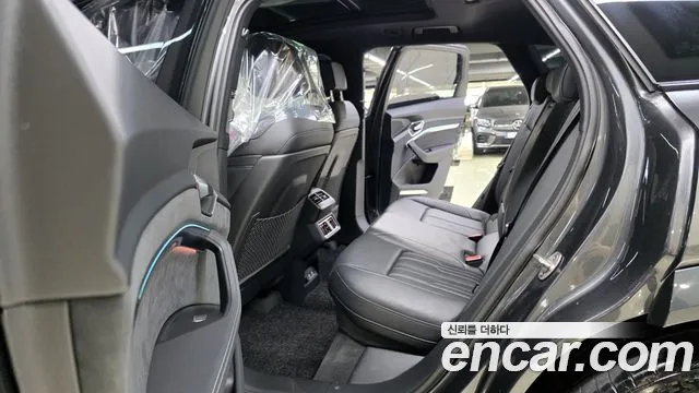 Audi e-tron — Фото автомобиля 10