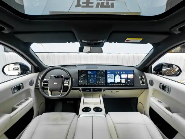 Li Auto L9 — Фото автомобиля 16