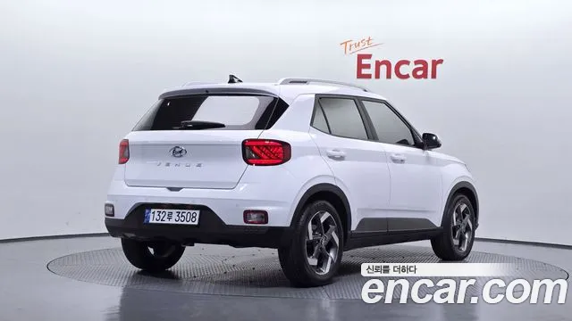 Hyundai Venue — Фото автомобиля 2