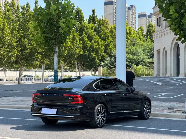 Volvo S90 — Фото автомобиля 16