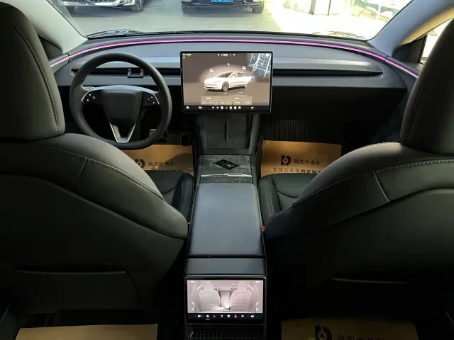 Tesla Model 3 — Фото автомобиля 11