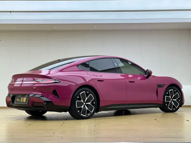 Xiaomi SU7 — Фото автомобиля 17