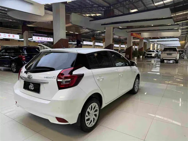 Toyota Vios FS — Фото автомобиля 9