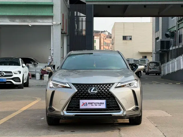 Lexus UX — Фото автомобиля 2