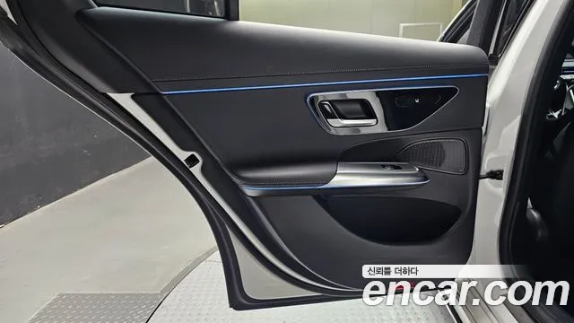 Mercedes-Benz E-Class — Фото автомобиля 23