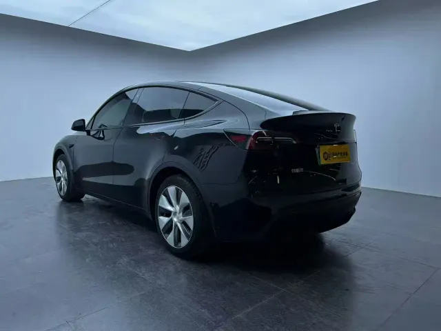 Tesla Model Y — Фото автомобиля 9