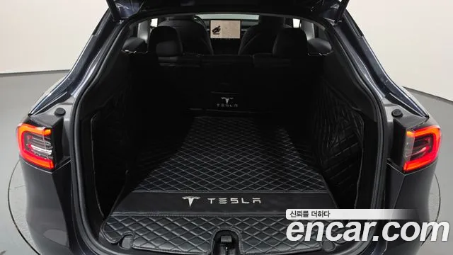Tesla Model Y — Фото автомобиля 23